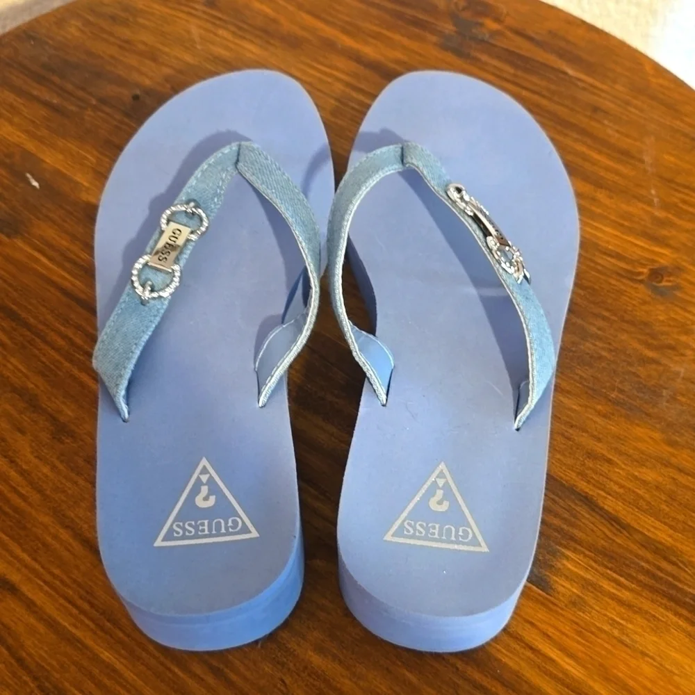 Guess |Light Blue Platform Flip Flops Silver Charm Preppy Denim Strap Sz.6